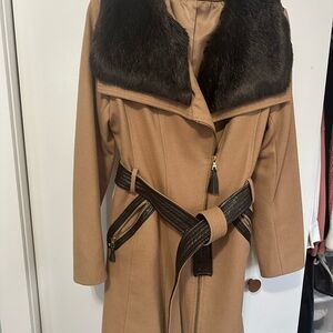 Stylish Tan Coat with Faux Fur Collar